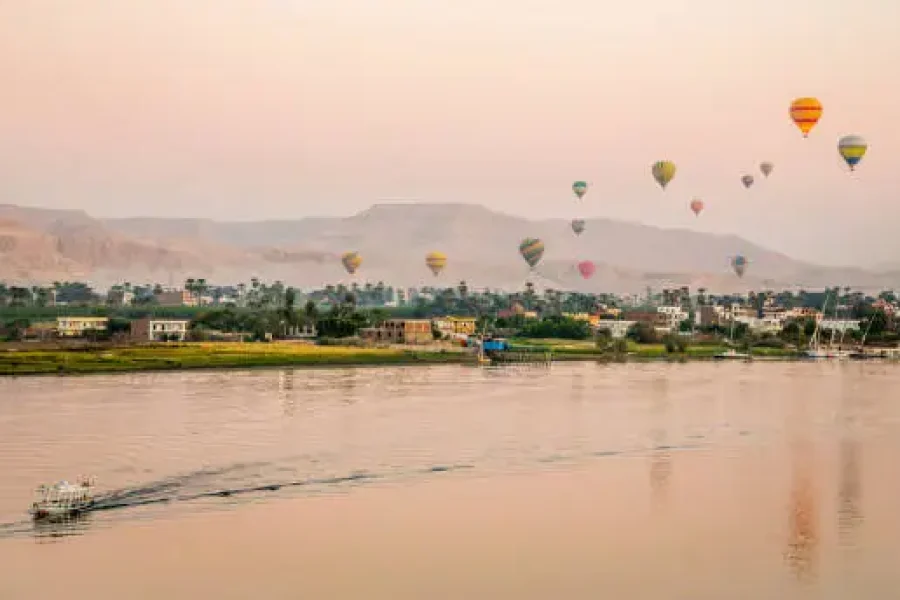 The hot air balloon ride in Luxor